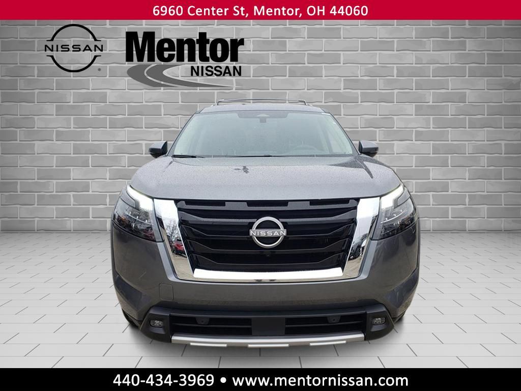 2025 Nissan Pathfinder SL photo 2