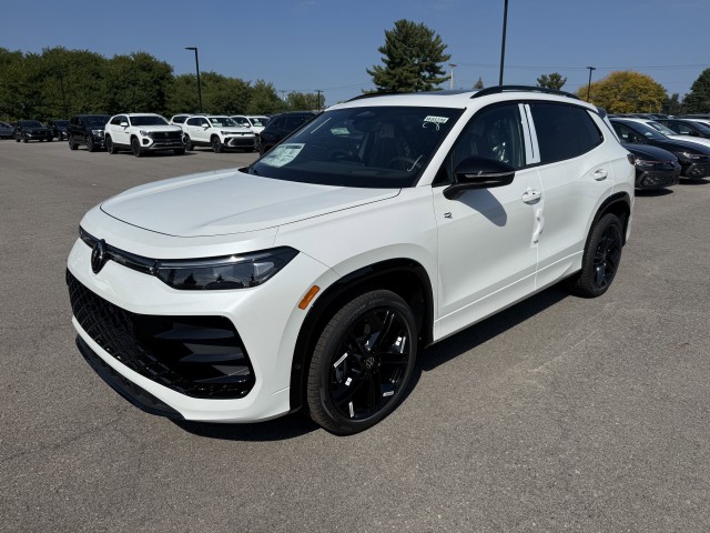 Volkswagen Tiguan ホワイト SUV White Volkswagen Tiguan for Sale | Ide VW of East Rochester