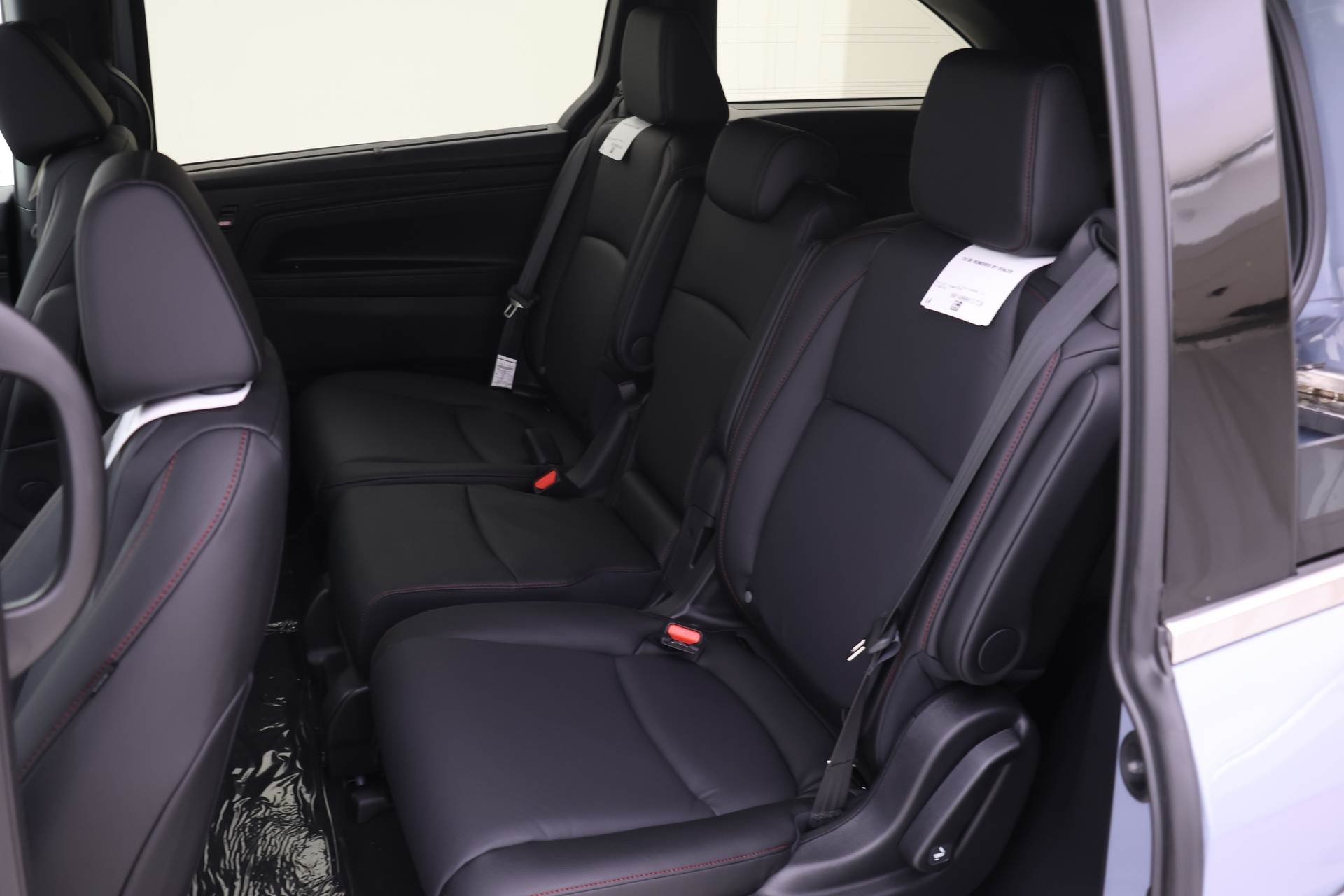 2026 Honda Odyssey photo 8