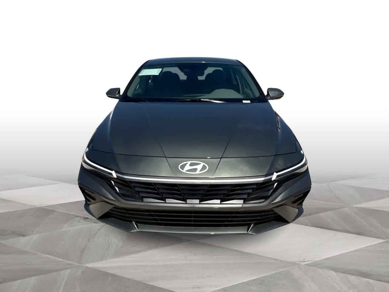 2025 Hyundai Elantra SE photo 3