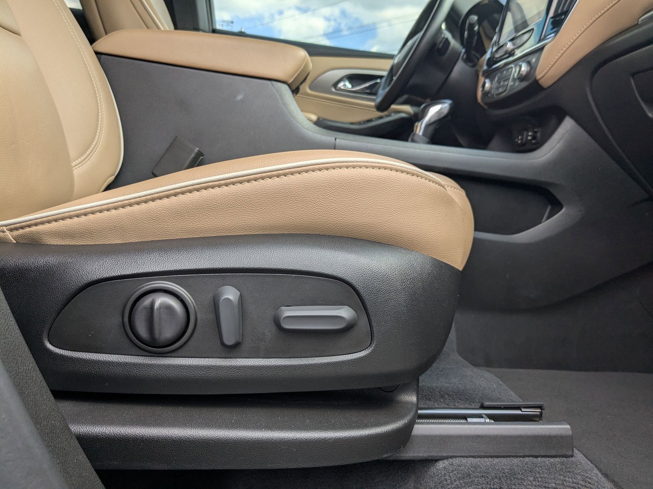 2023 Chevrolet Traverse Premier photo 28