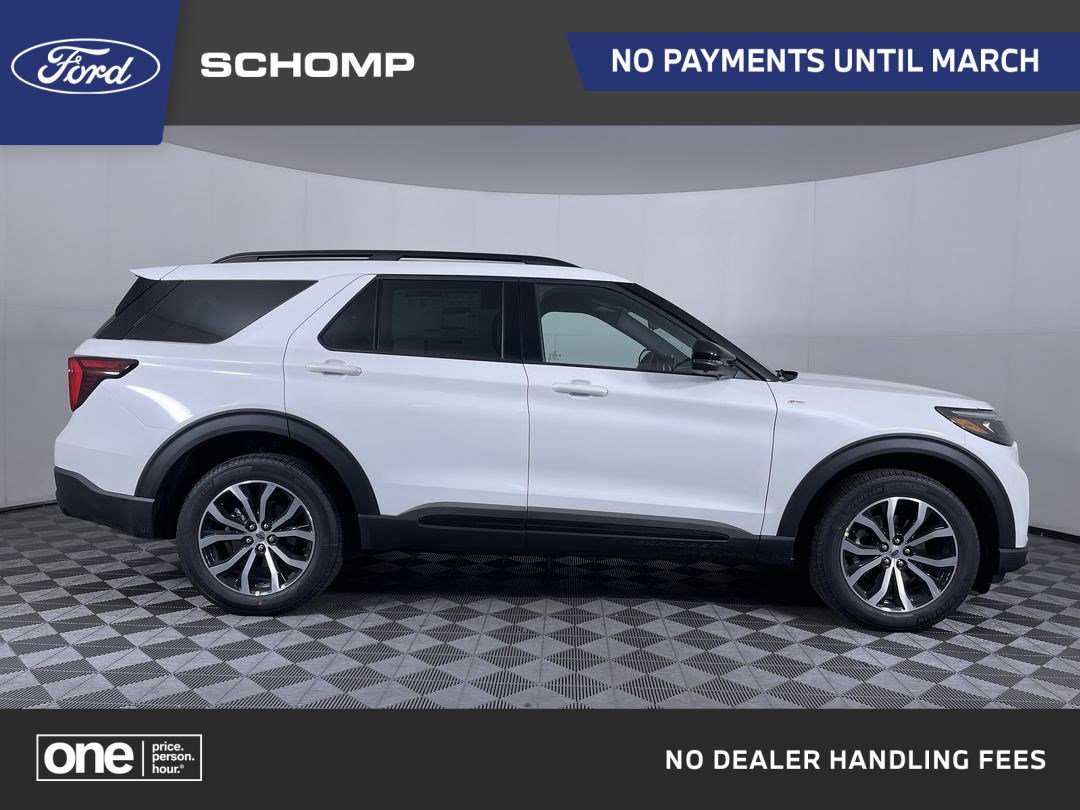 2025 Ford Explorer ST-LINE's photo
