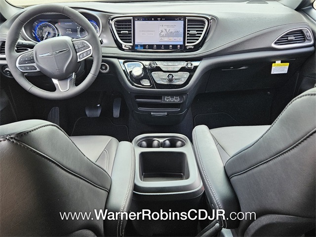 2025 Chrysler Pacifica photo 5