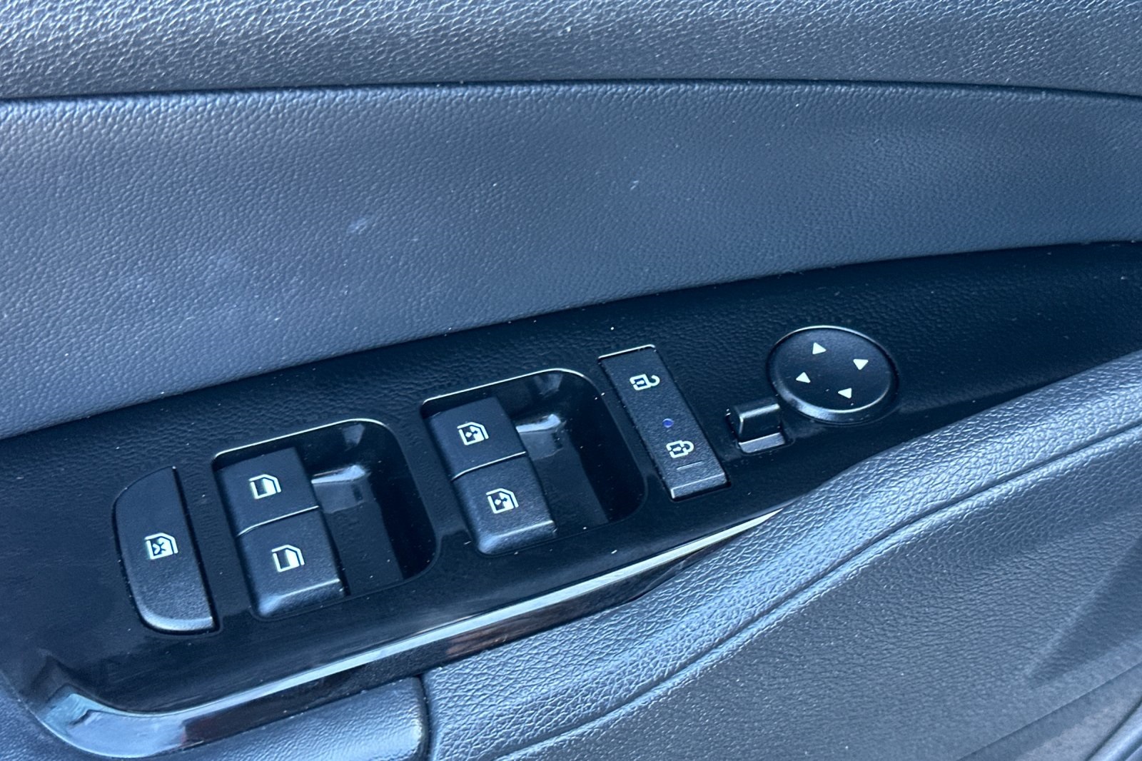 2023 Kia Sportage EX photo 8