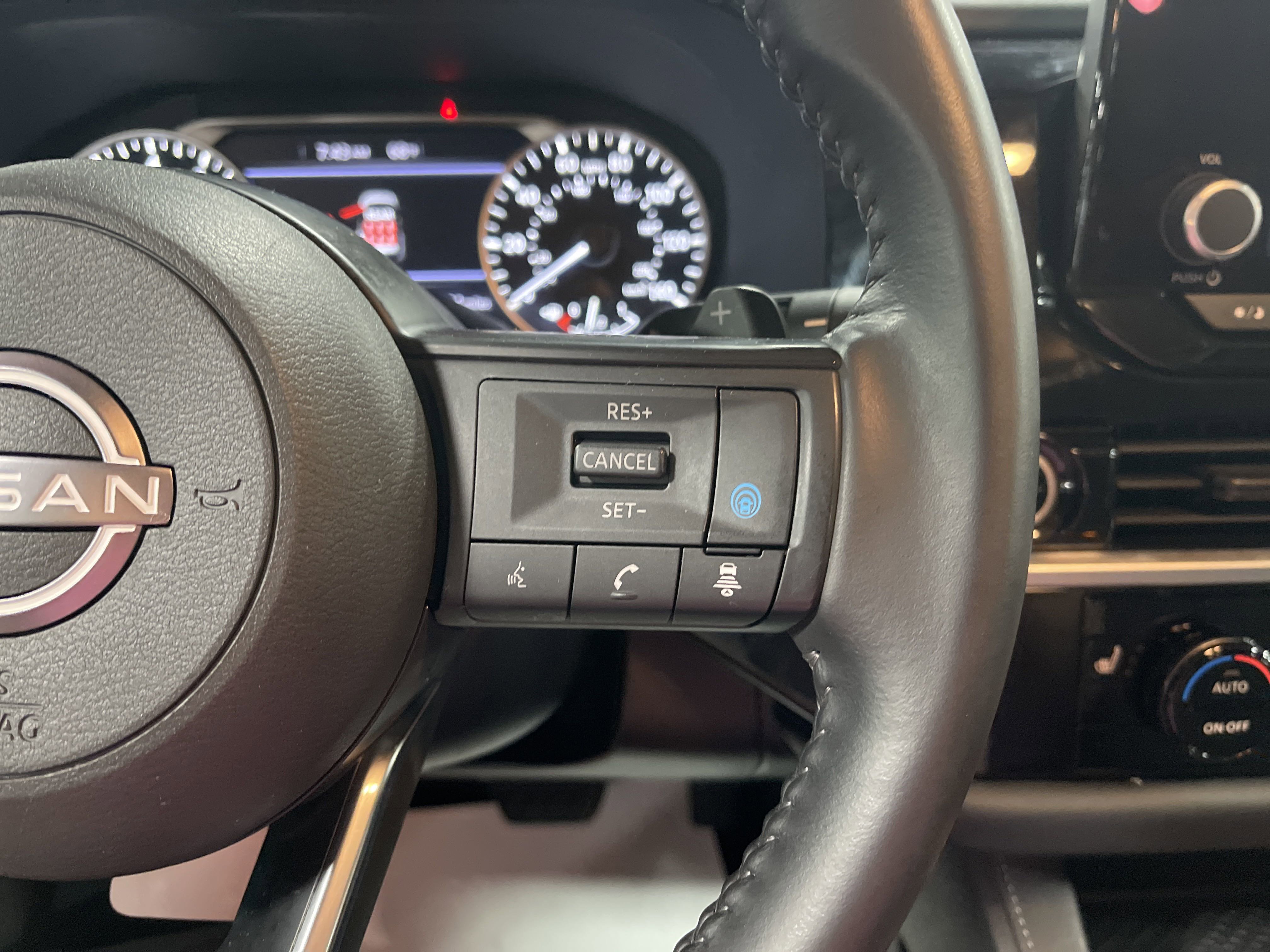 2024 Nissan Pathfinder SV photo 7