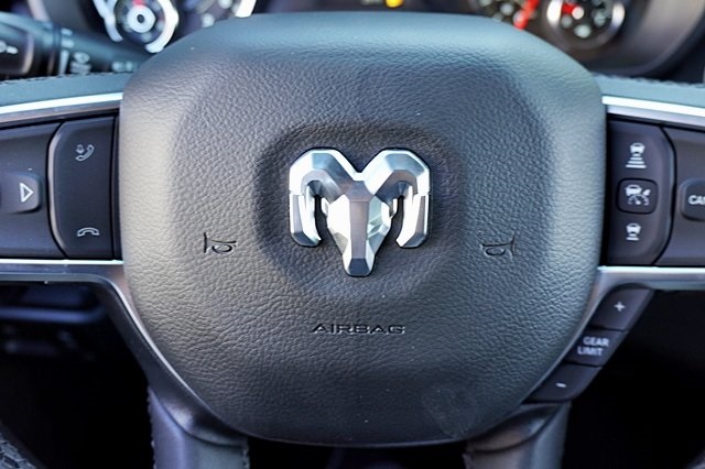 New 2025 Diamond Black Crystal Pearl-Coat Exterior Paint RAM Big Horn/Lone Star image 42