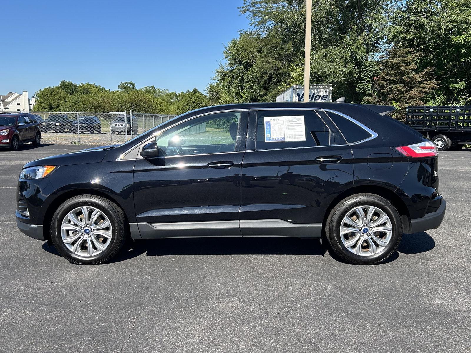 2022 Ford Edge Titanium photo 3