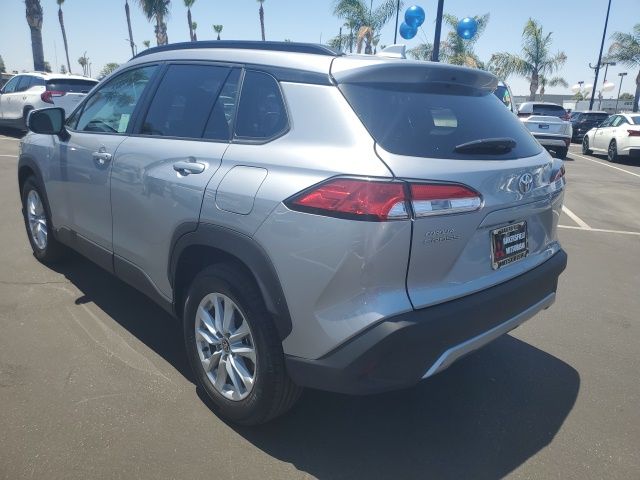 2024 Toyota Corolla Cross LE photo 7