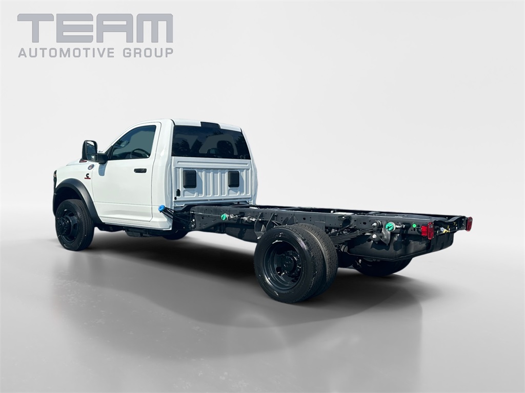 2025 Ram 4500 Tradesman photo 3
