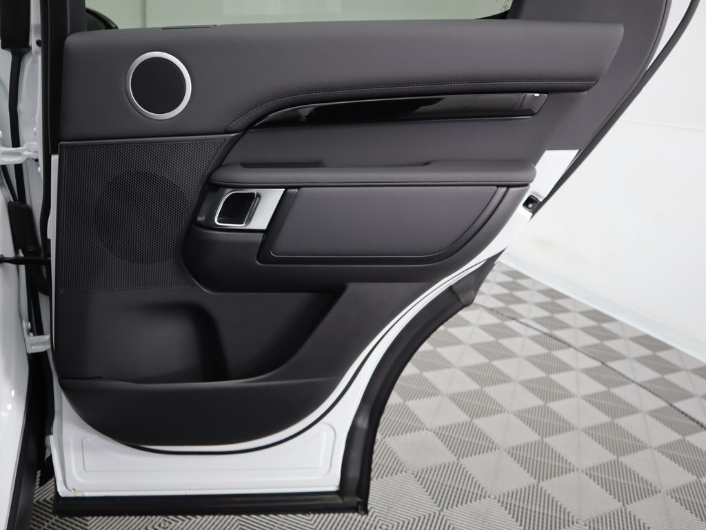 2025 Land Rover Discovery S photo 26