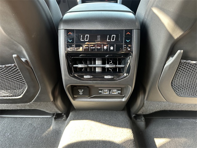 2022 Jeep Grand Cherokee Summit photo 13