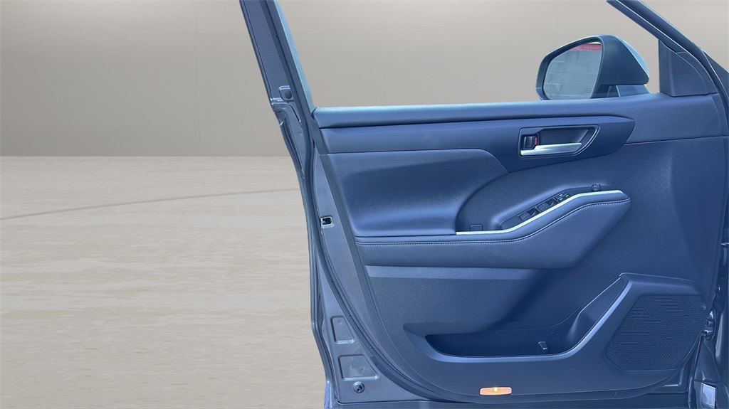 2023 Toyota Highlander XLE photo 26