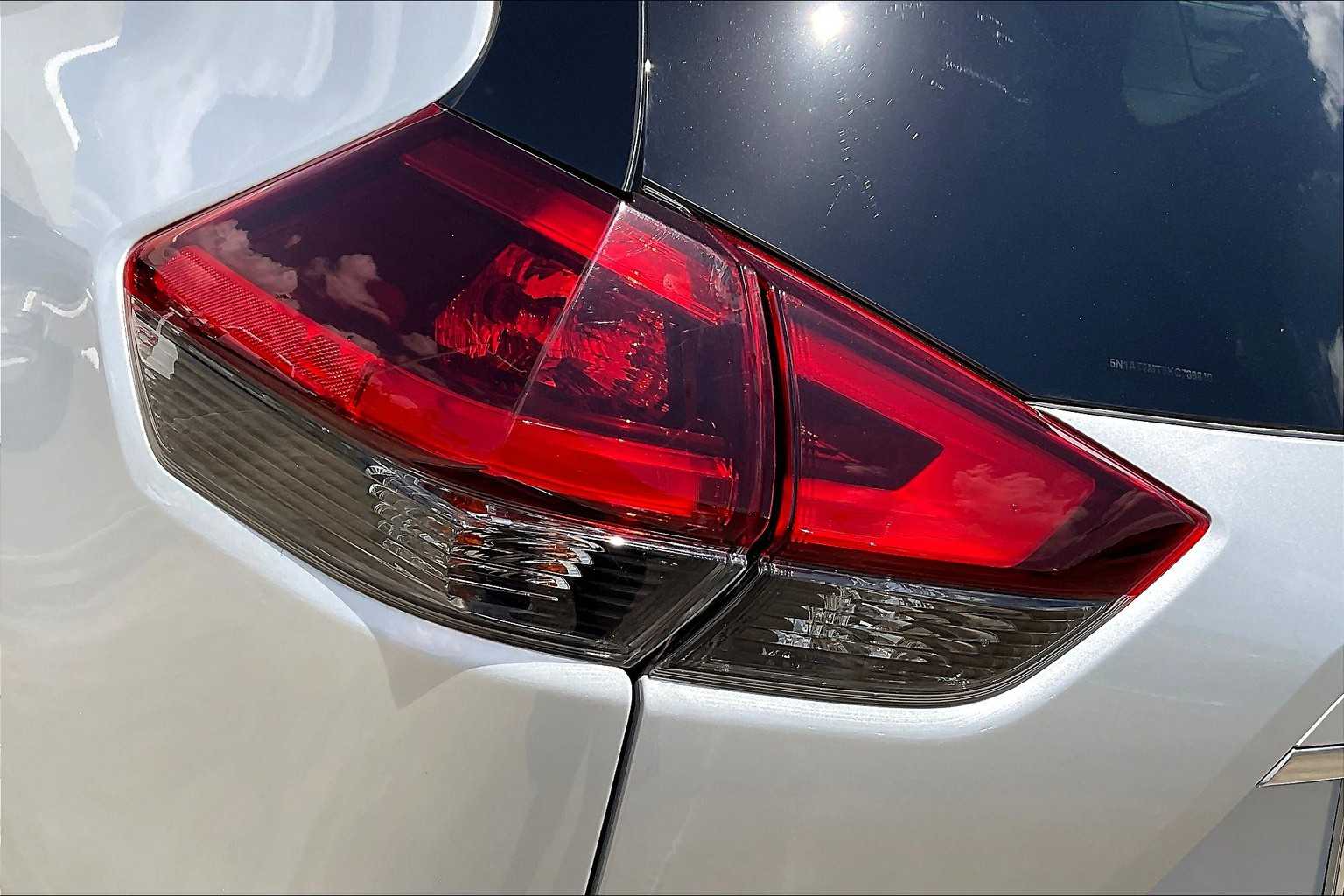 2019 Nissan Rogue SV photo 27