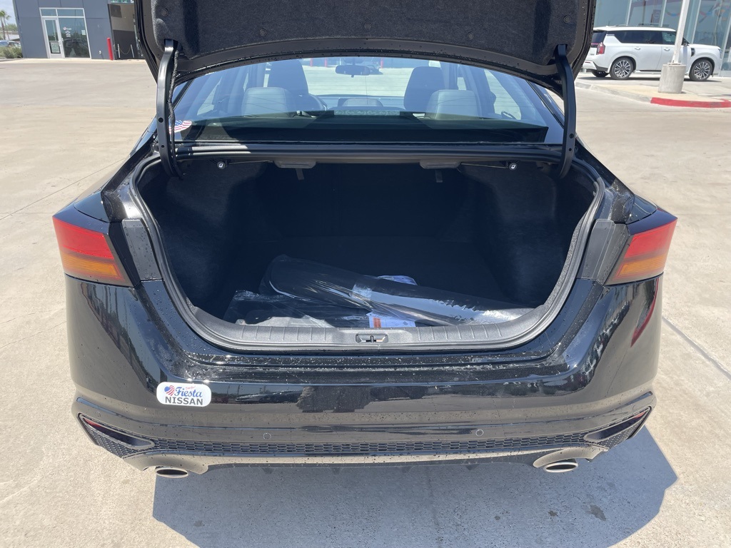 2025 Nissan Altima SR photo 5