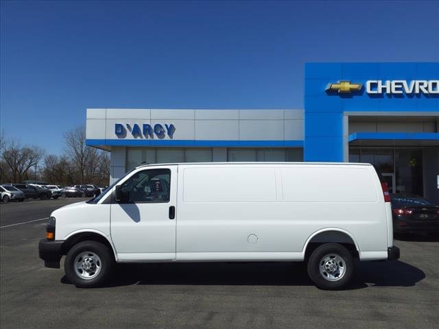 2025 Chevrolet Express Cargo 3500 photo 2