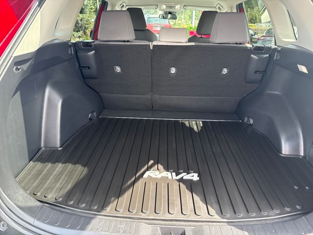 2022 Toyota RAV4 XLE photo 25