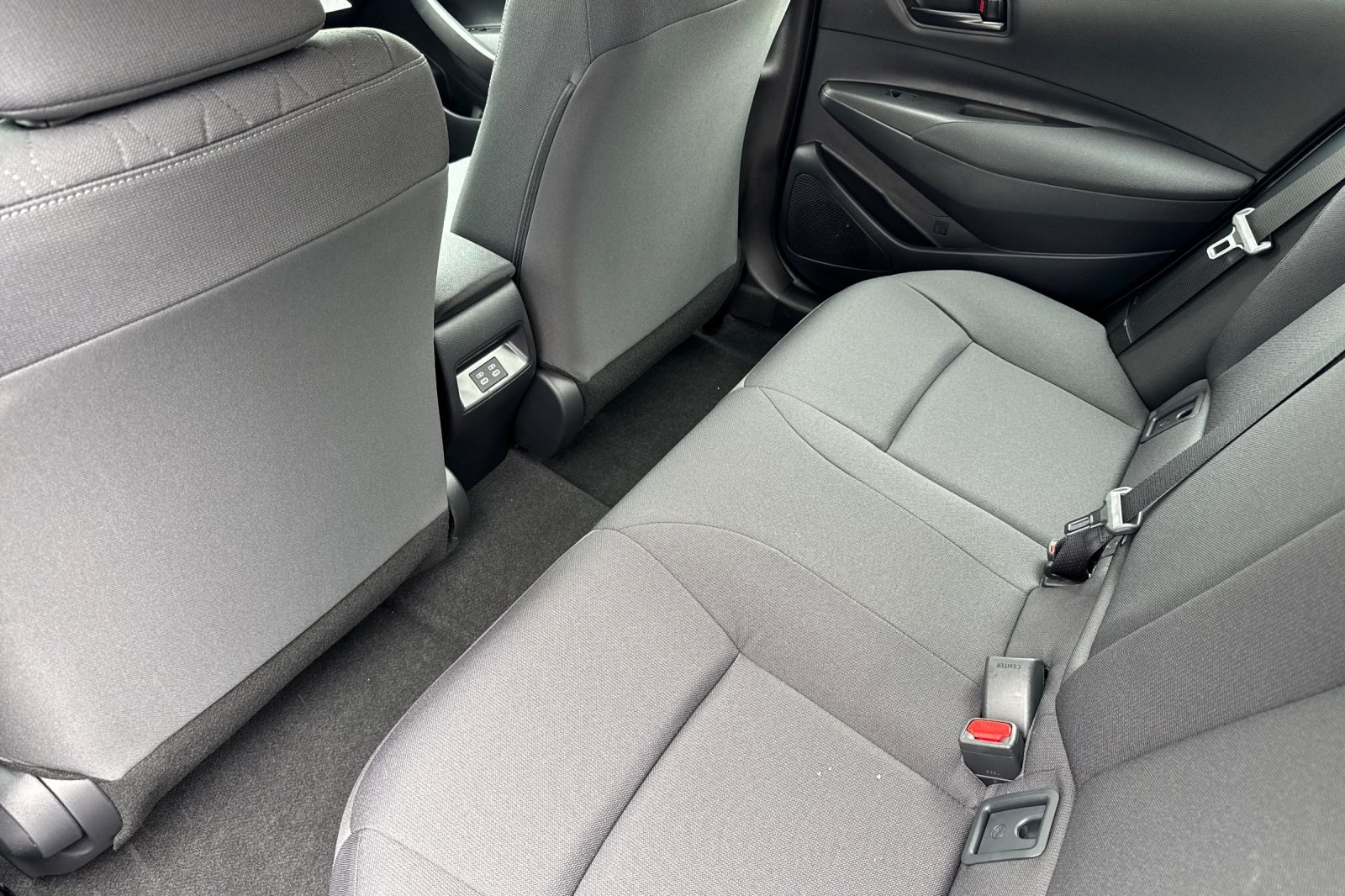 2025 Toyota Corolla LE photo 5