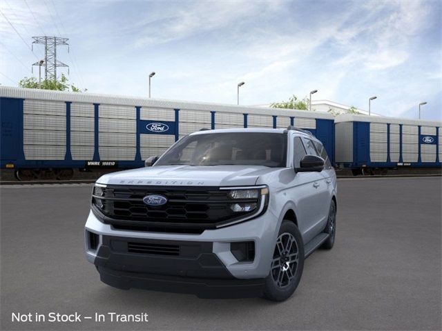 2025 Ford Expedition photo 2