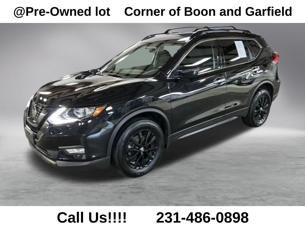 2018 Nissan Rogue SV's photo