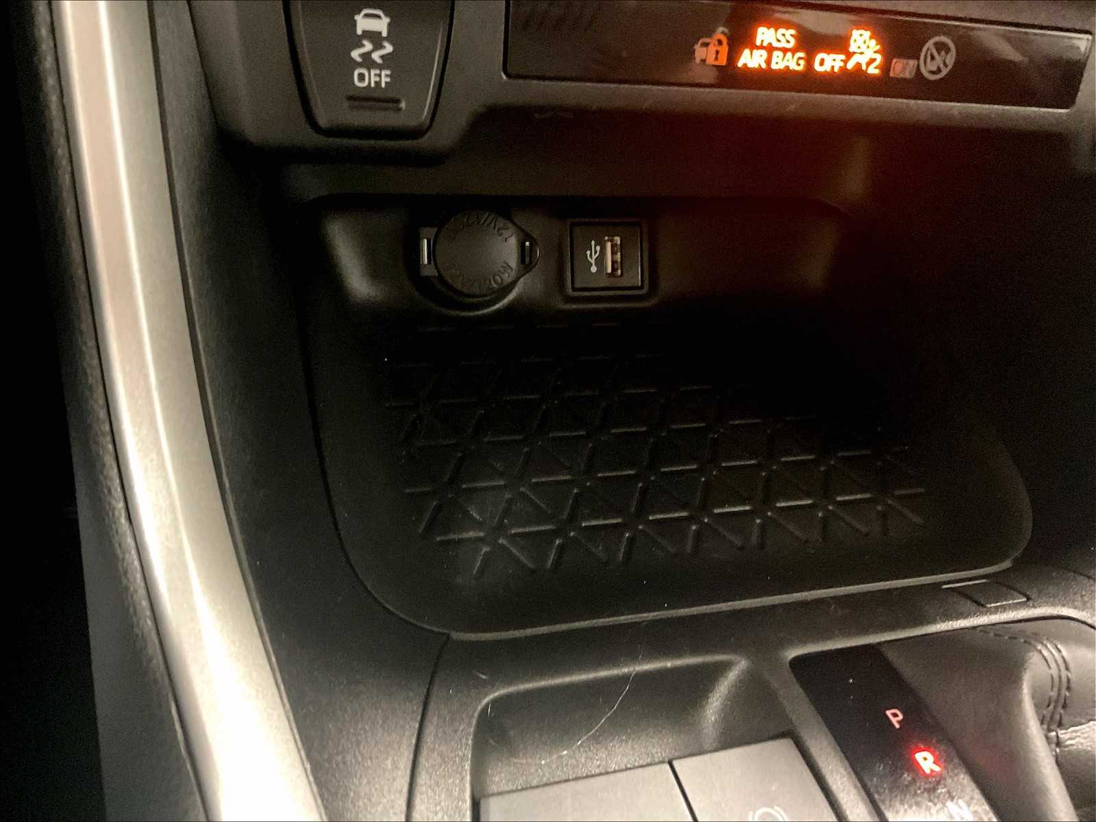 2024 Toyota RAV4 XLE photo 26