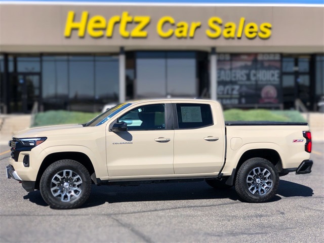 2023 Chevrolet Colorado Z71 photo 2