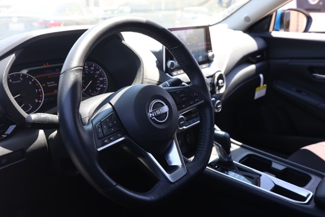 2025 Nissan Sentra SV photo 13