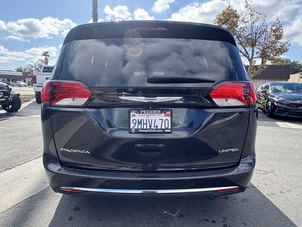 Used 2017 Black Chrysler Limited image 4