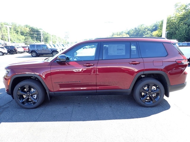 2025 Jeep Grand Cherokee Altitude photo 2