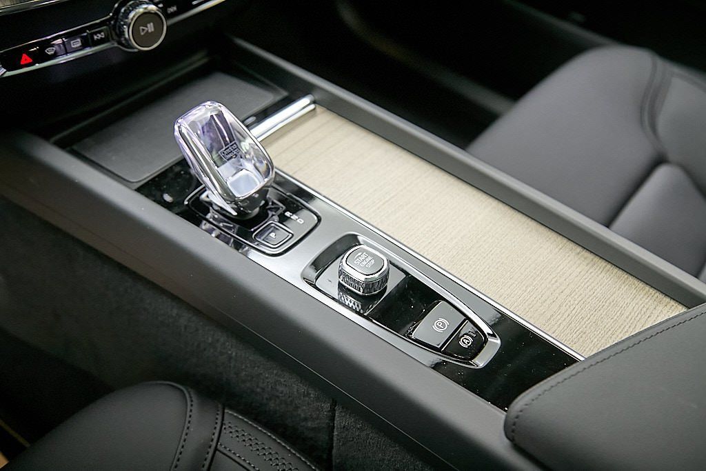 2026 VOLVO XC60 - Image 16