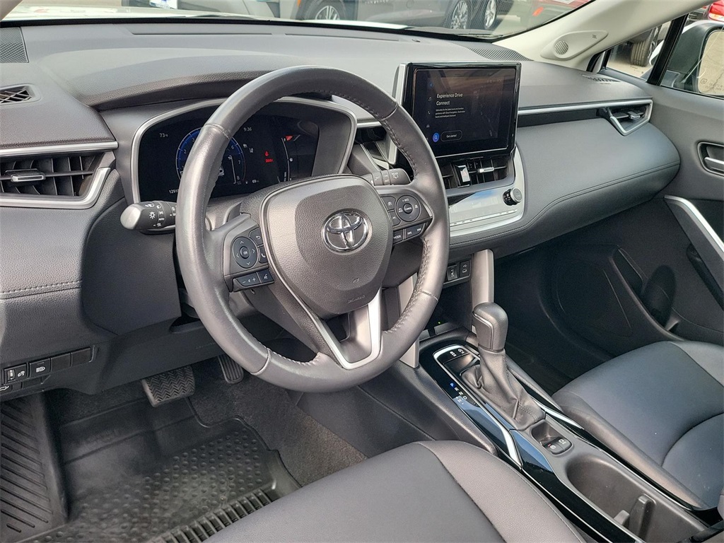 2024 Toyota Corolla Cross XLE photo 2