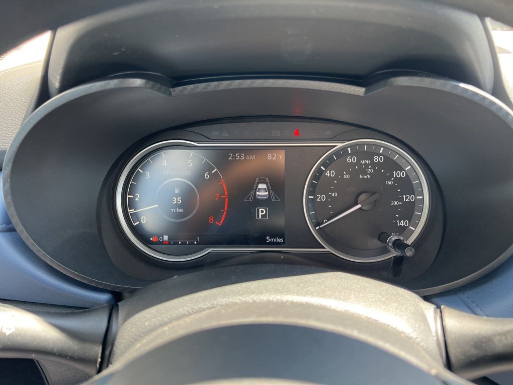 2025 Nissan Versa SV photo 8