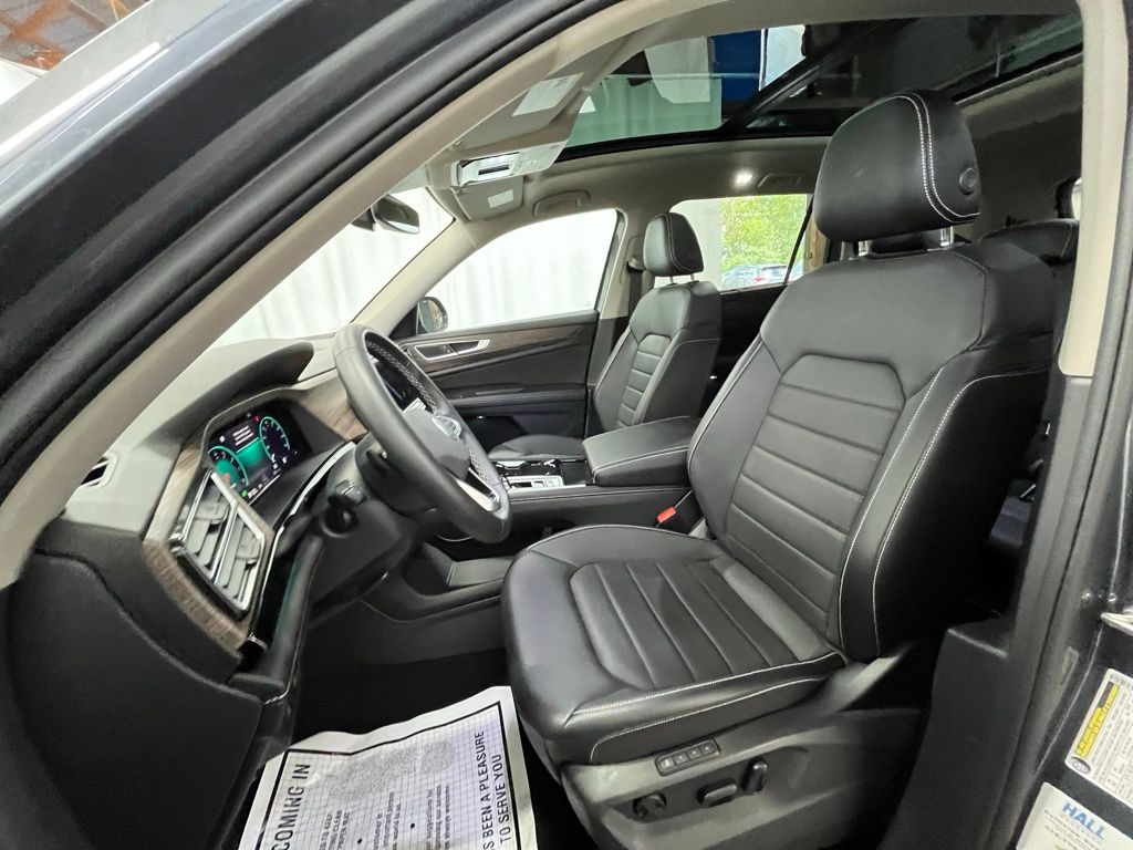 2024 Volkswagen Atlas SEL photo 9