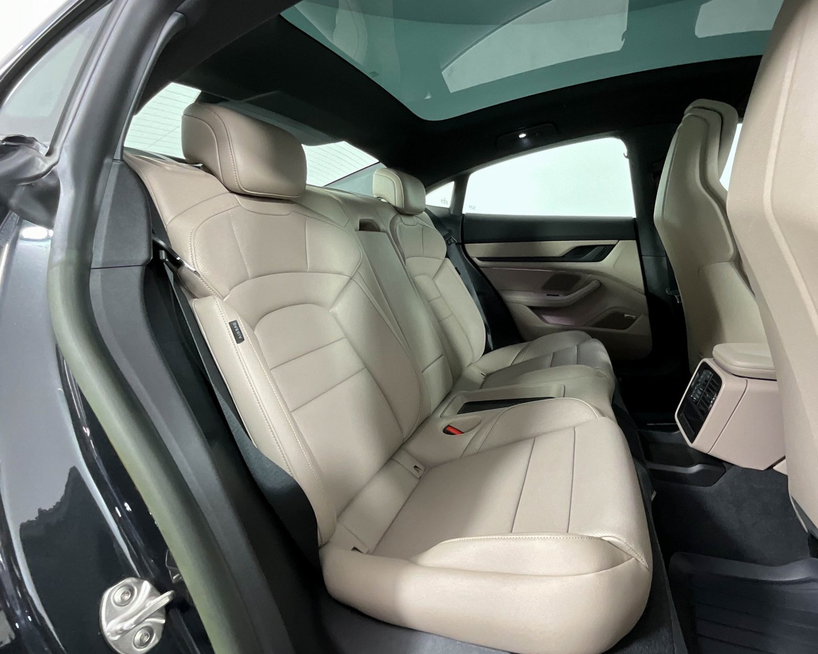 2024 Porsche Taycan photo 22