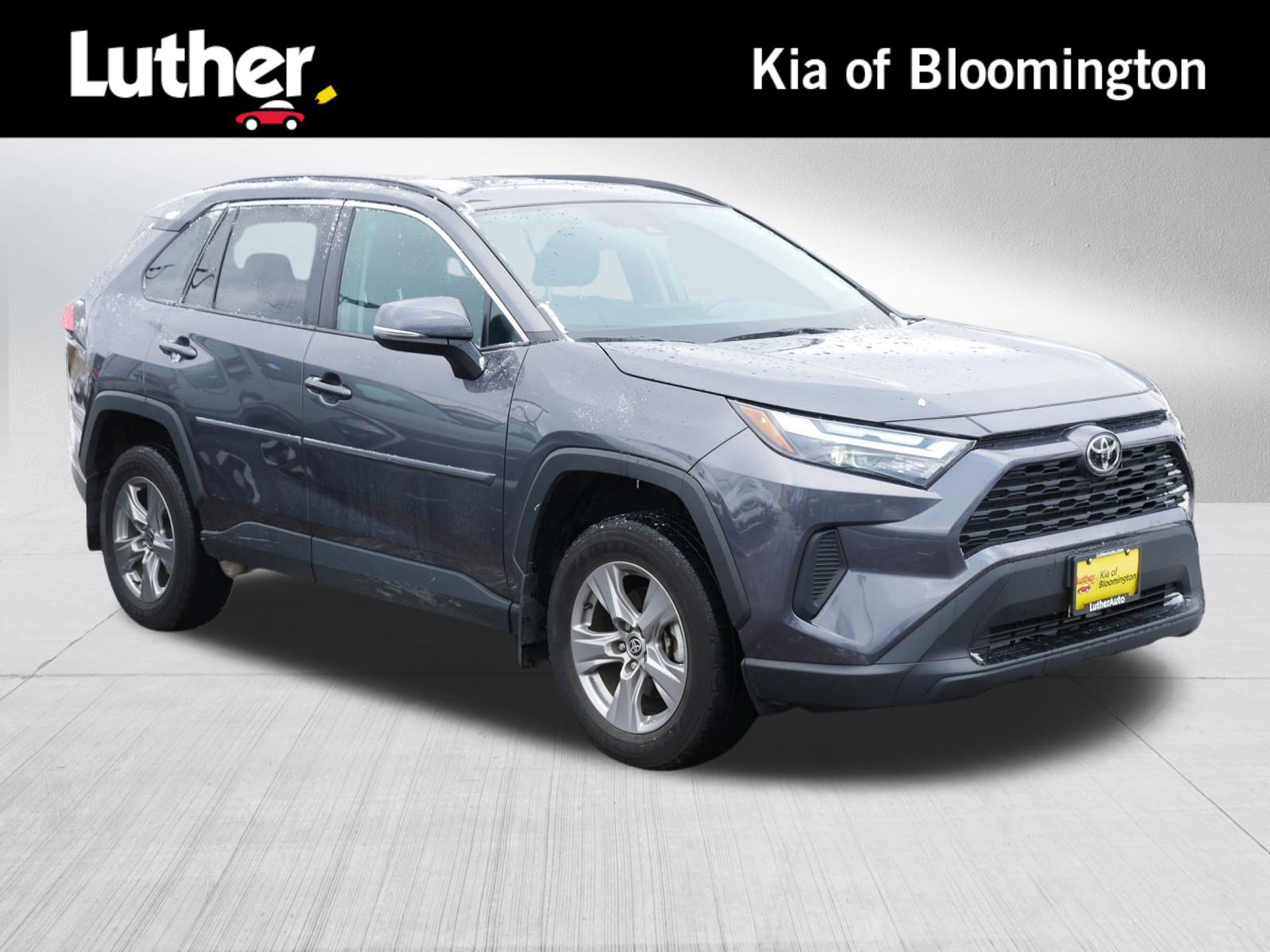 2022 Toyota RAV4 XLE's photo