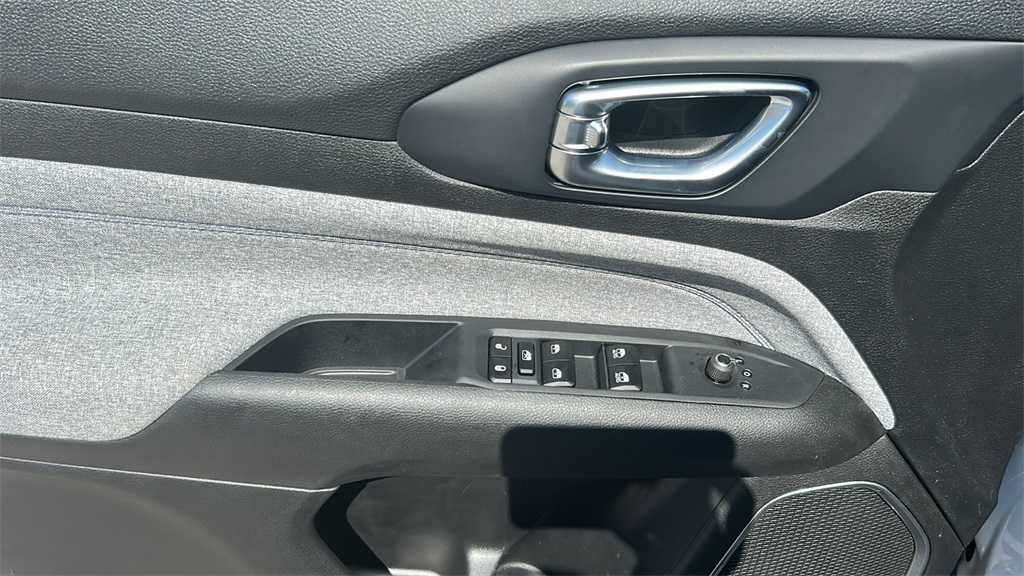 2025 Jeep Compass Latitude photo 16