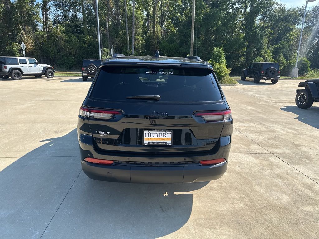 2025 Jeep Grand Cherokee Limited photo 3