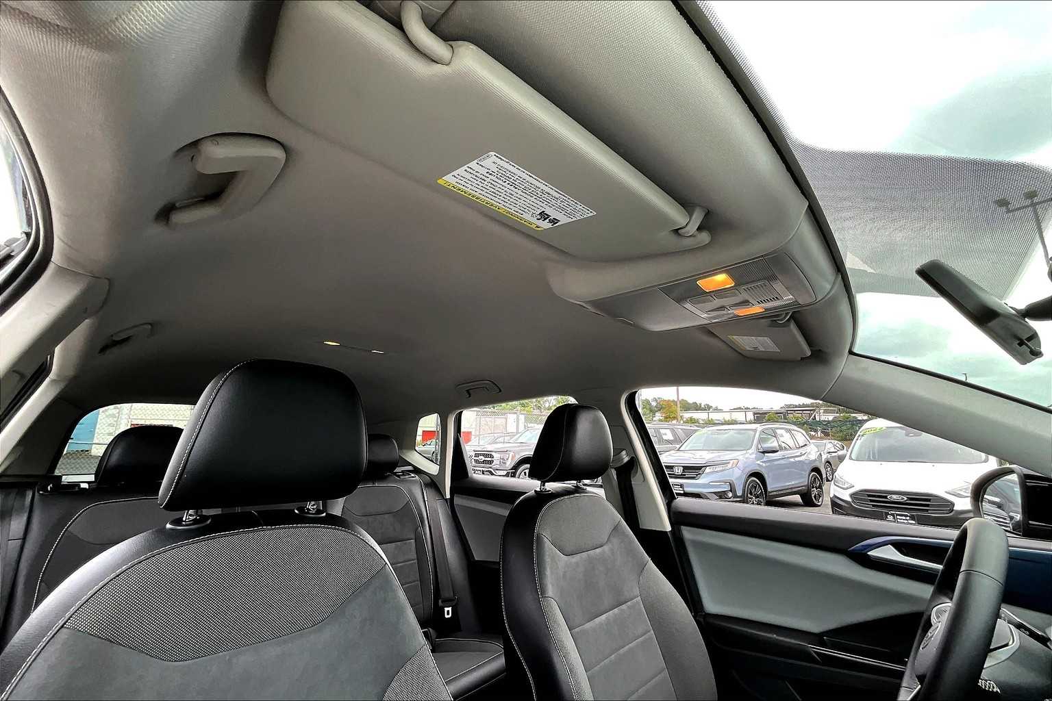 2022 Volkswagen Taos SE photo 10