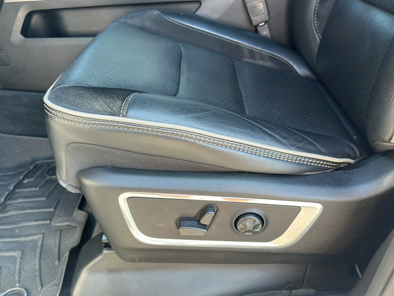2021 Ram 1500 Laramie photo 7
