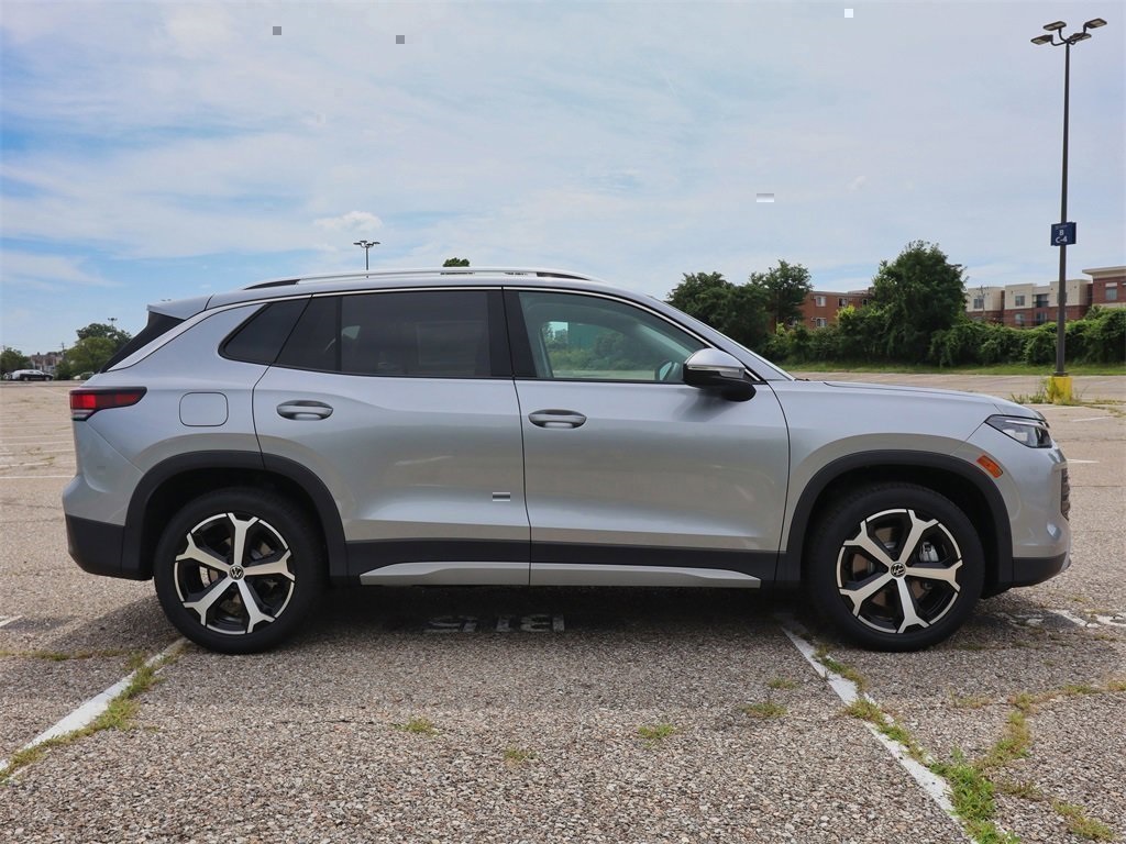 2025 Volkswagen Tiguan SE photo 5