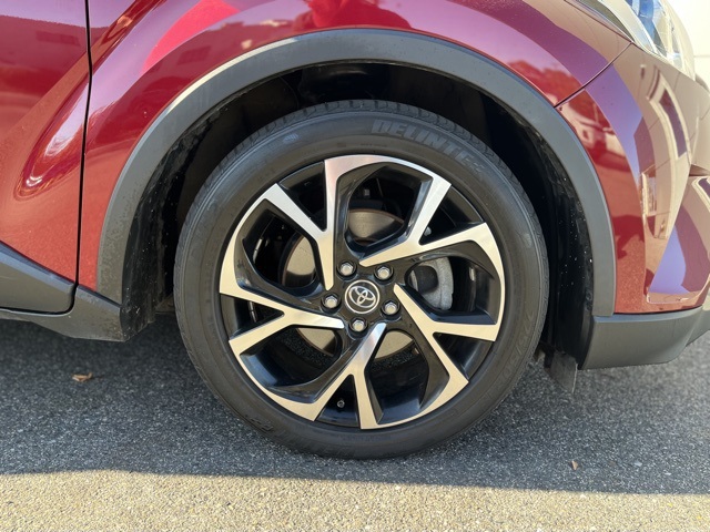 2019 Toyota C-HR XLE photo 3
