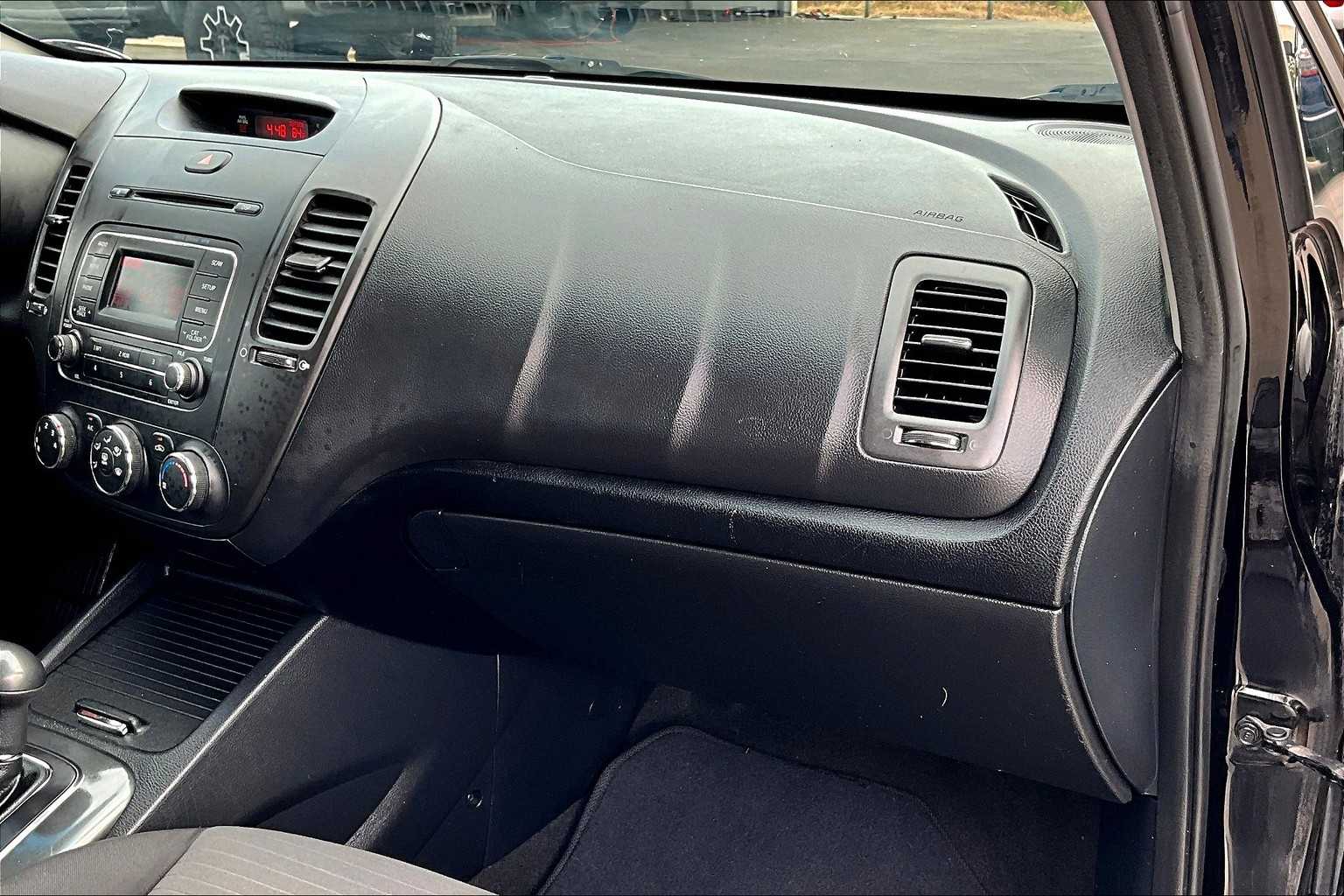 2015 Kia Forte LX photo 16