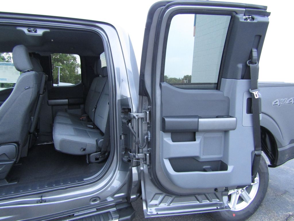 2025 Ford F-150 XLT photo 14