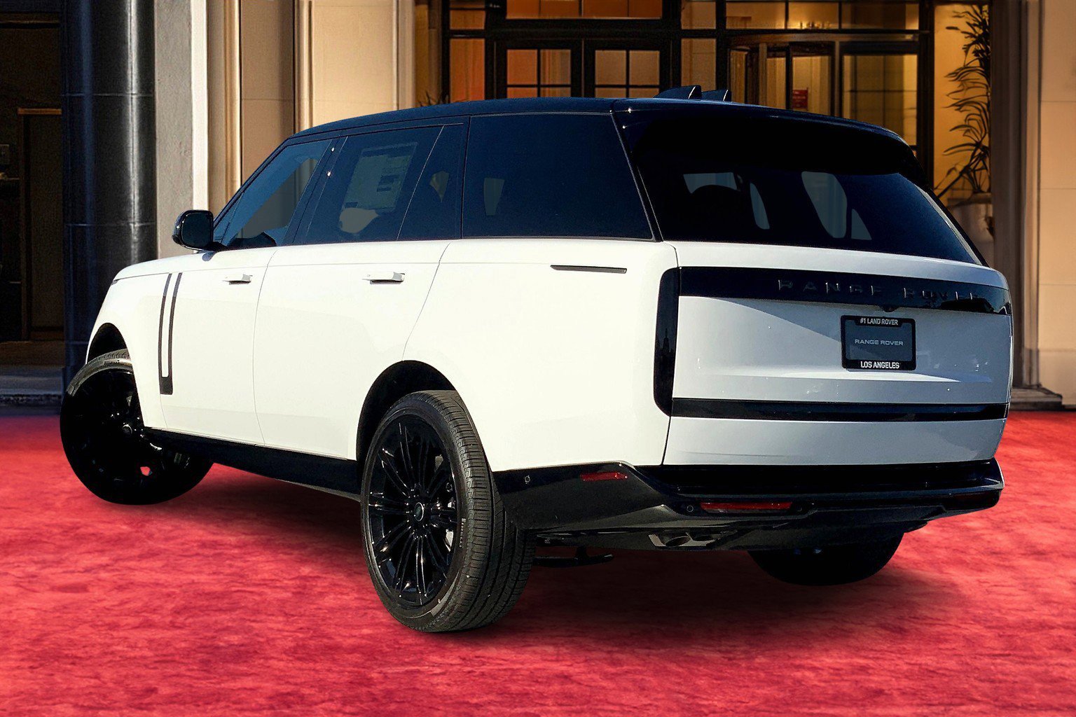 2025 Land Rover Range Rover SE photo 2