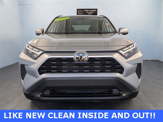 2022 Toyota RAV4 XLE photo 2