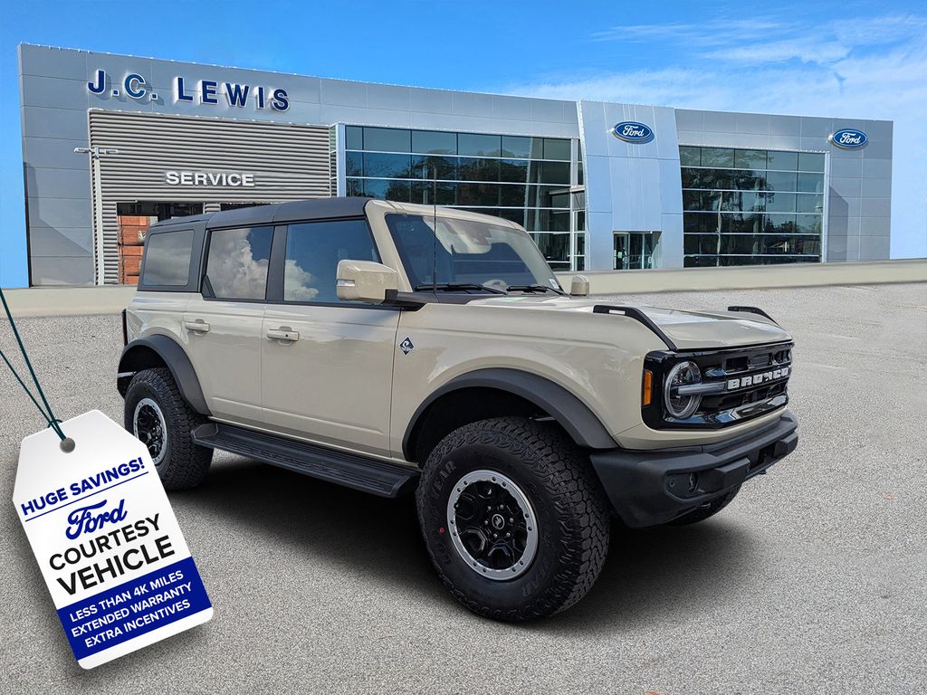 2025 Ford Bronco 4-Door Outer Banks's photo