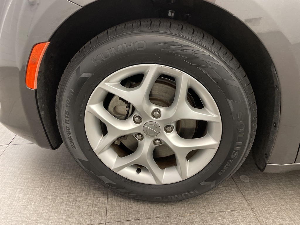 2020 Chrysler Pacifica Touring L photo 7