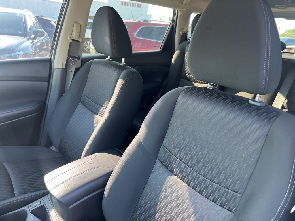 2018 Nissan Rogue SV photo 11