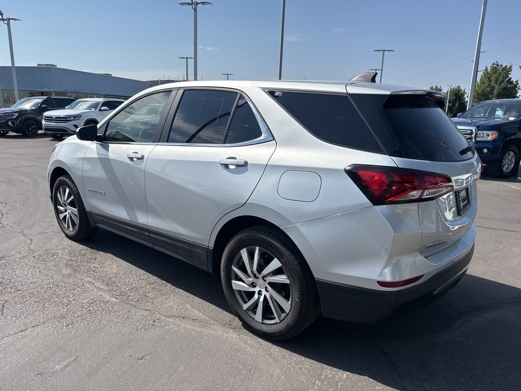 2022 Chevrolet Equinox LT photo 2