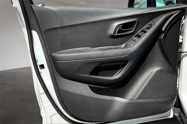 2020 Chevrolet Trax LS photo 21