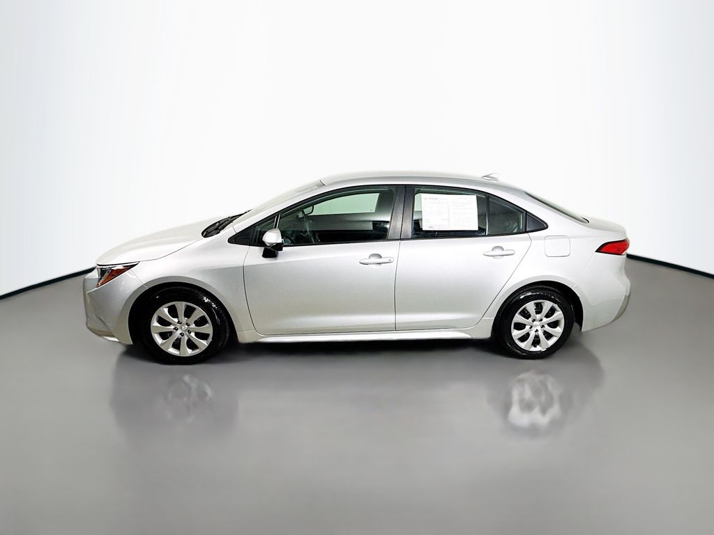2024 Toyota Corolla LE photo 4